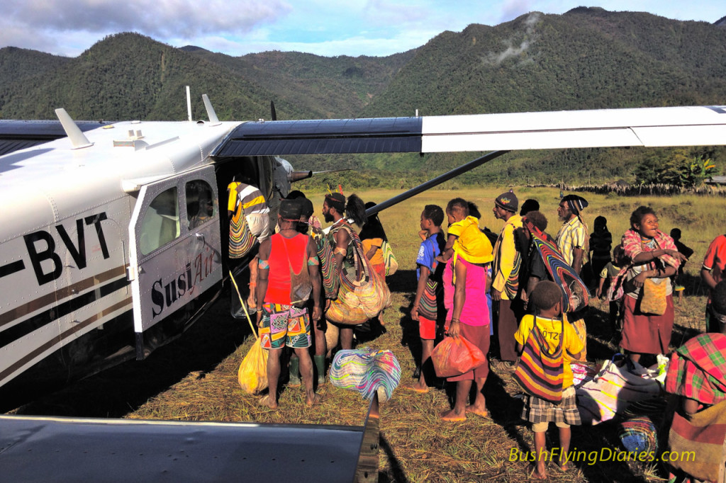 Loading up the passengers at Duma, Papua